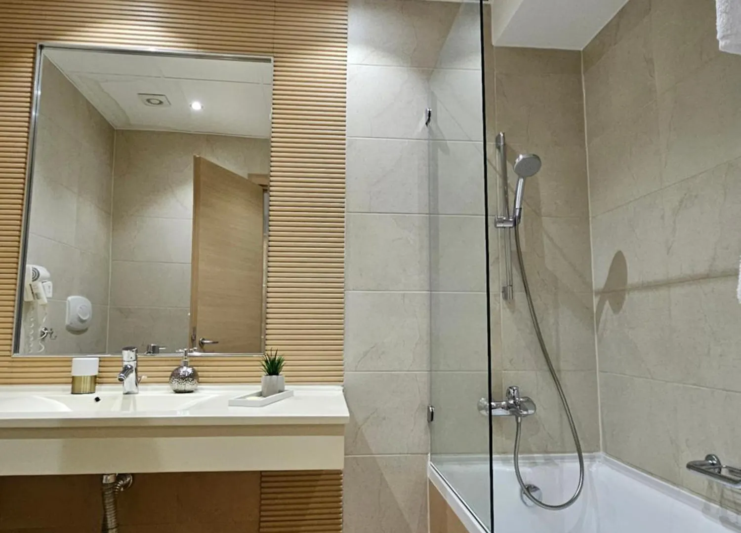 Sweet Room Bucharest Homestay